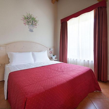Residence Adamello Resort Ponte Di Legno Værelse billede