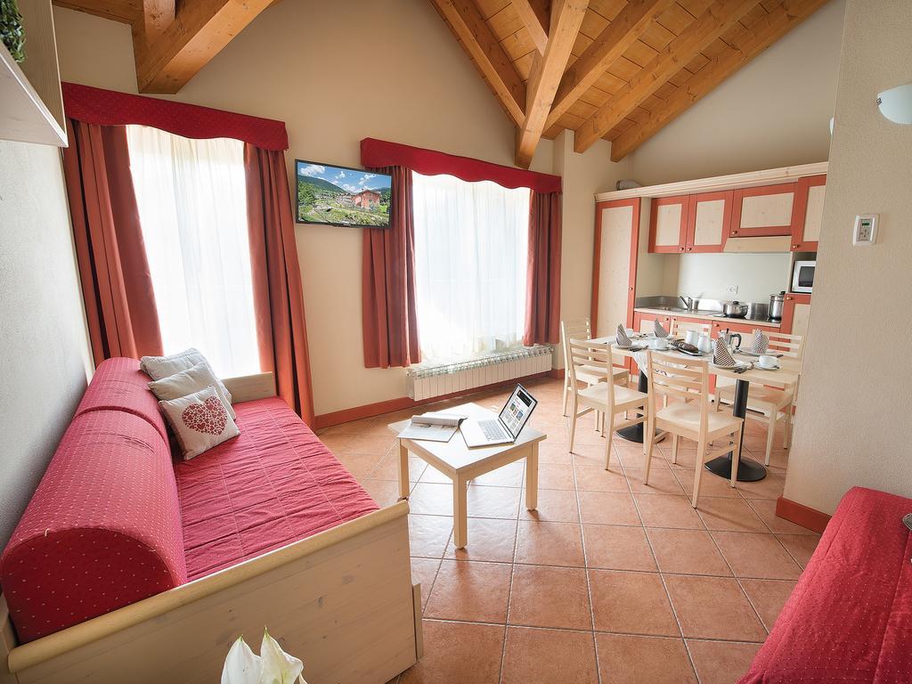 Residence Adamello Resort Ponte Di Legno Værelse billede